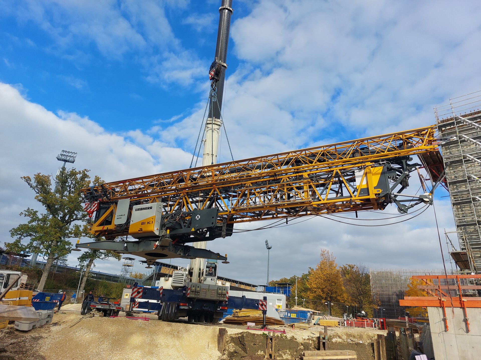 Montage Liebherr 81K.1 mit Autokran