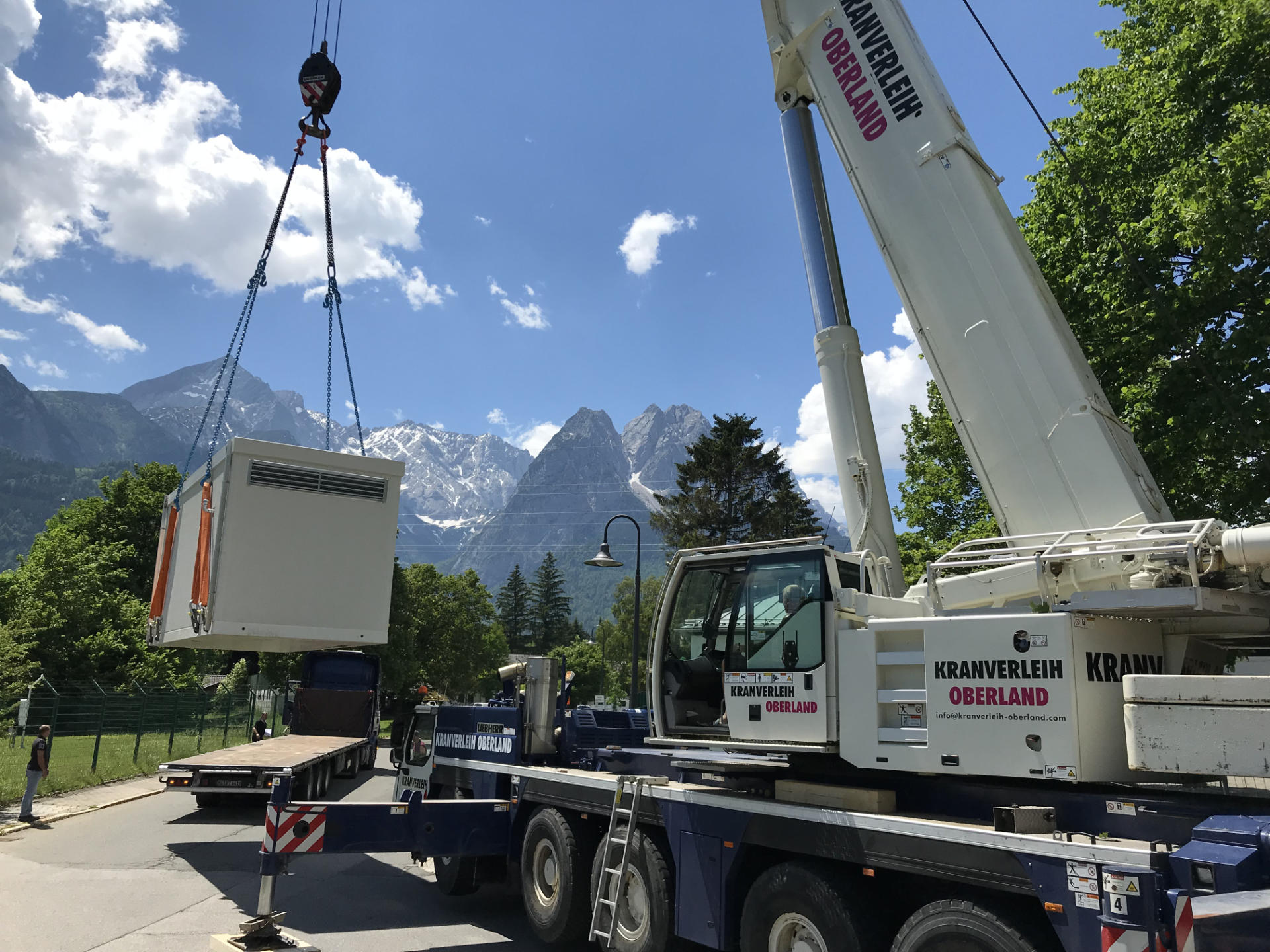 Autokraneinsatz in der US Kaserne Garmisch-Partenkirchen