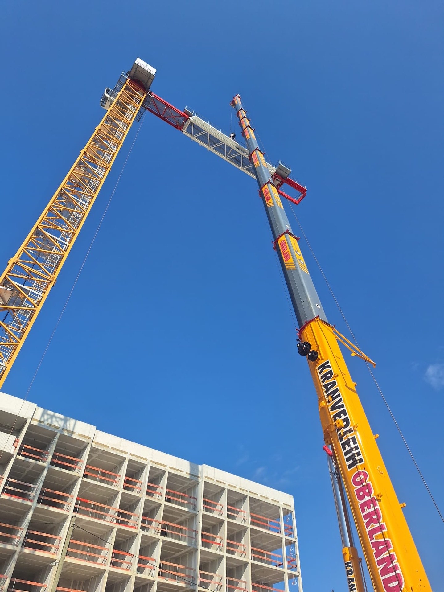 Liebherr 285 EC-B Montage in München-Freiham