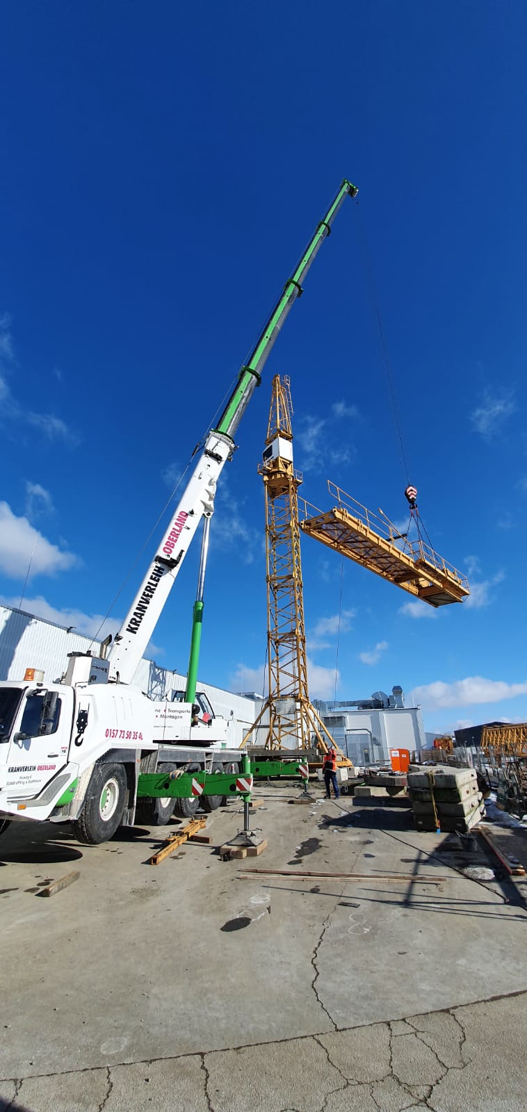 Montage: Liebherr 180 EC-H in der Oberpfalz