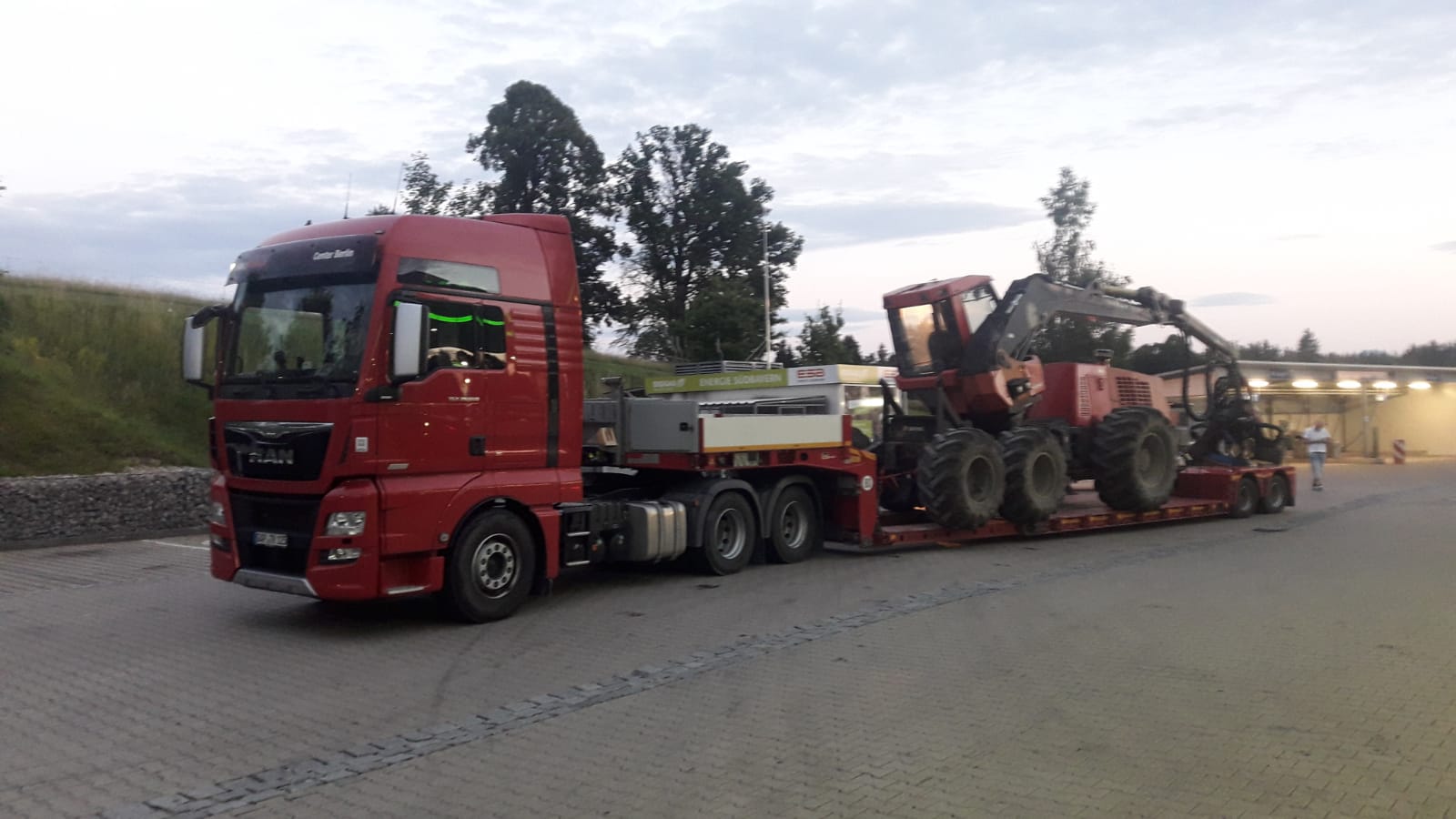 Spezialtransport eines Harvesters